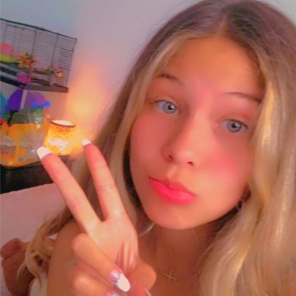 Meet your Posher, Annalise - Picture 1 of 1